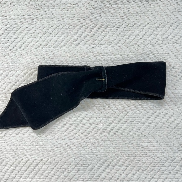 Oscar de la Renta Vintage Black Suede Buckle Belt main image 6